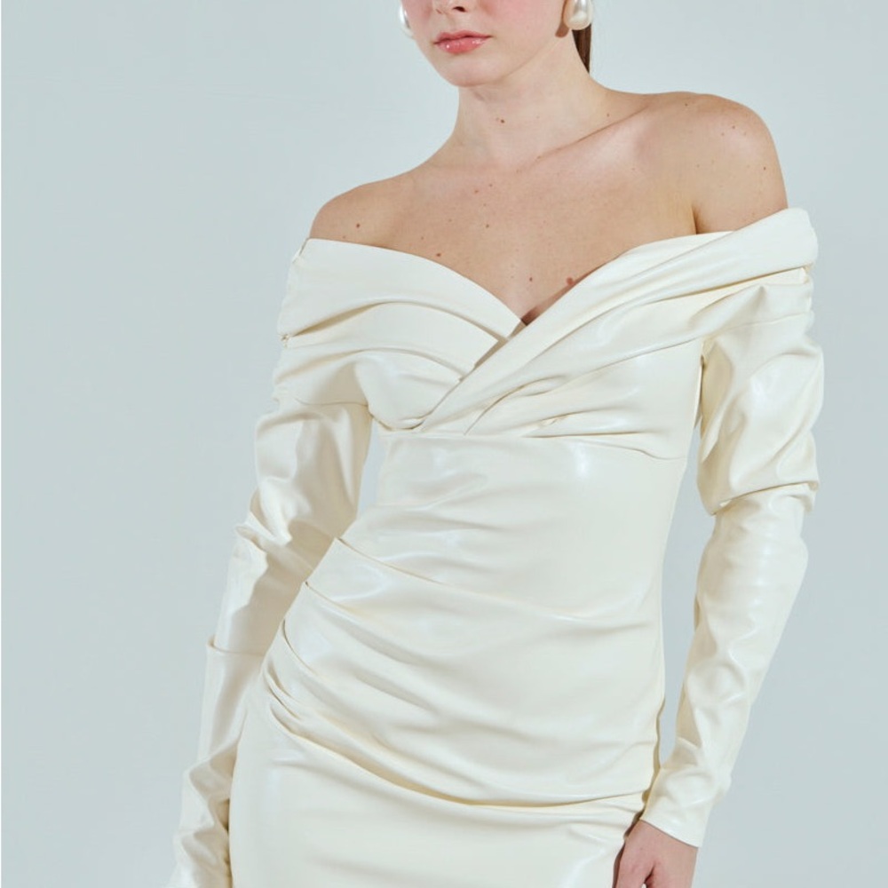 AKIRA FRAN PU Elegant Off-Shoulder Cream Dress‎ NWOT Size Small